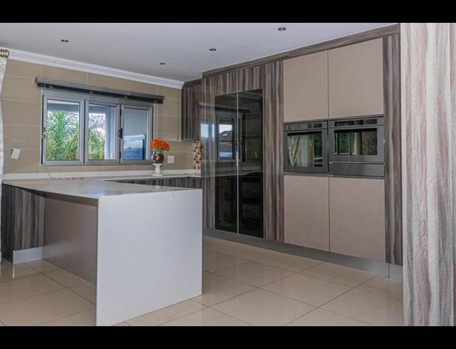 6 BEDROOM HOUSE FOR SALE IN BLUE VALLEY GOLF ESTATE